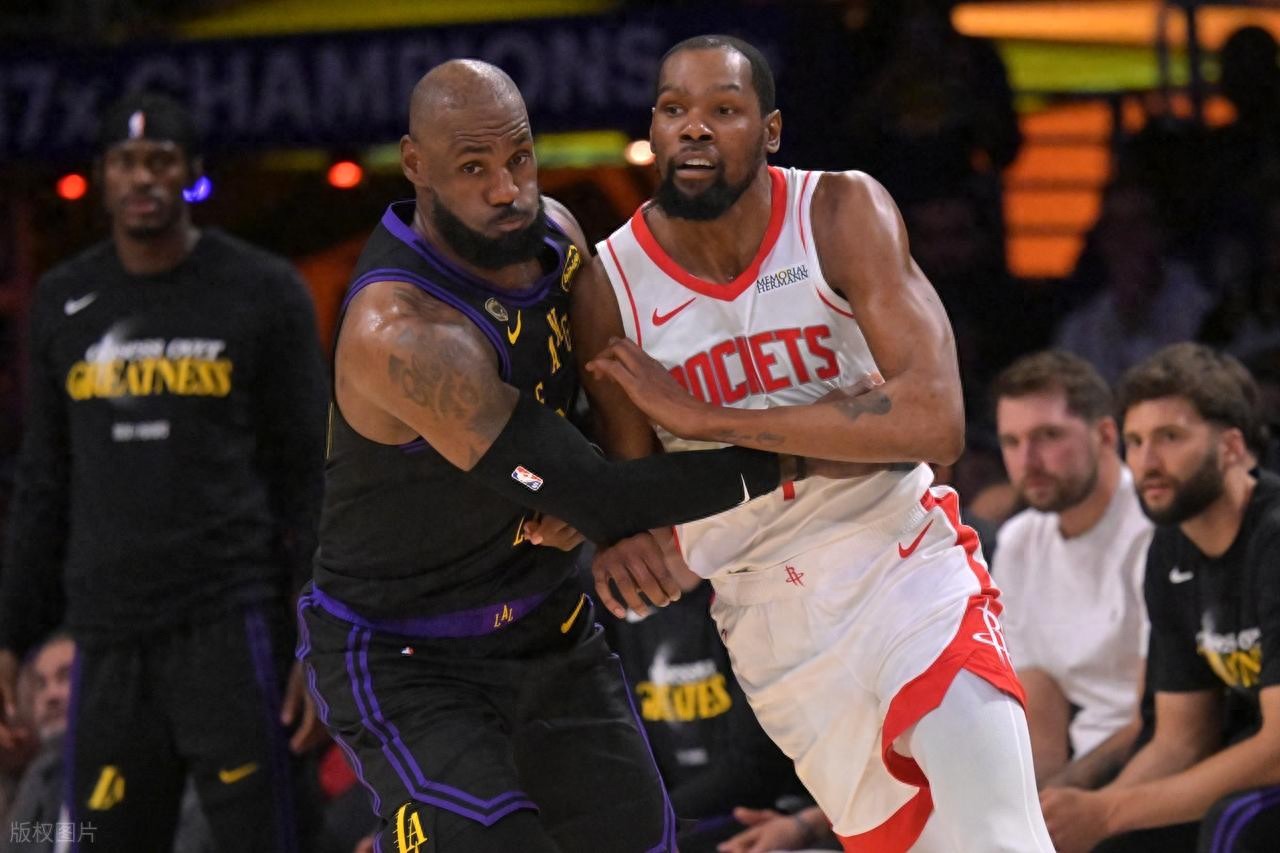Đơn độc cầm cờ! James ghi 28 điểm, 8 rebound, 7 assist, Durant 23 điểm 9 lỗi, Lakers đánh bại Rockets tổng điểm 2-0