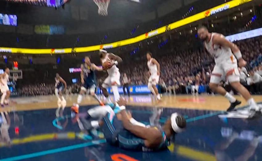 Hai đồng đội đội tuyển quốc gia đã đối đầu nhau trong playoffs.
