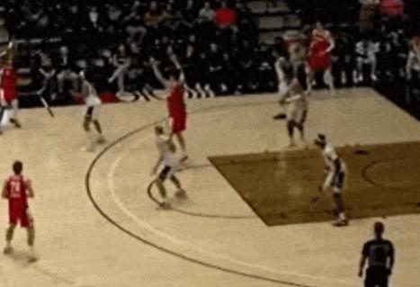 Bị áp lực, Yang Hansen trở nên nóng vội! 14+6 thể hiện một trận đấu đầy tính xâm lược