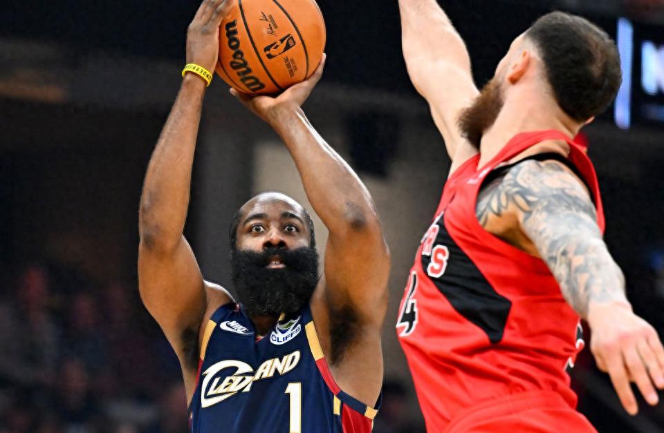 Cavaliers thắng tổng số 1-0! Harden 22+10 đánh bại Raptors, Mitchell 32 điểm, Strus 24 điểm