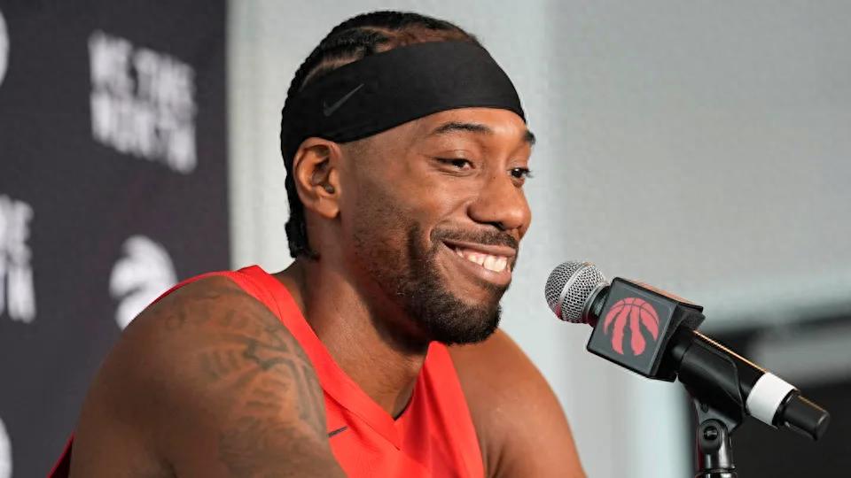 Ngày mai không thể chạm trán đội bóng cũ Clippers! Leonard tiếp tục vắng mặt vì thể trạng chưa tốt, dù anh đã tham gia tập luyện cùng đội.