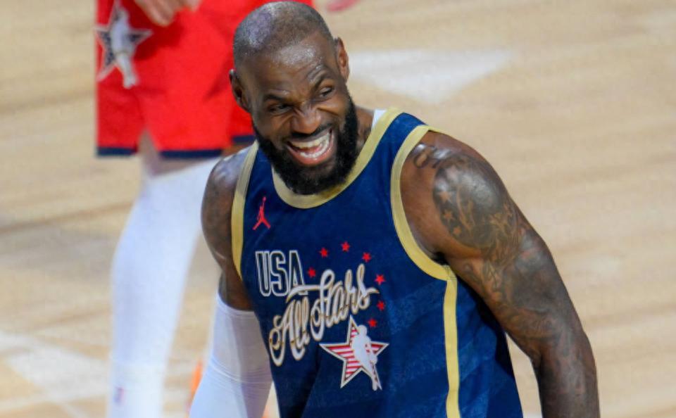 A-史密斯: James chắc chắn sẽ không giải nghệ sau mùa giải này Anh ấy muốn có một chuyến lưu diễn chia tay để nhận được sự tôn vinh