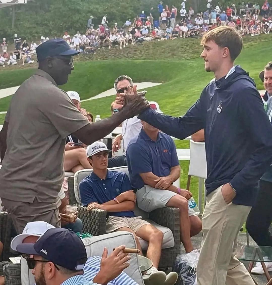 Vượt qua Jordan! 51+45+25! NBA lại có một tân binh huyền thoại