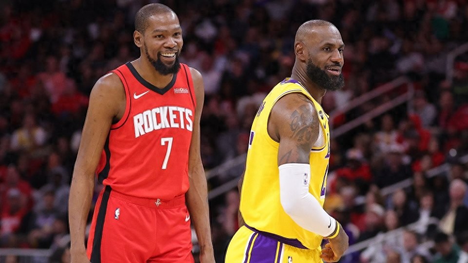 Cột mốc trong playoffs: Durant có thể vượt qua Duncan và Shaq về điểm số, James chỉ cần 32 cú ném ba điểm để vượt qua Klay