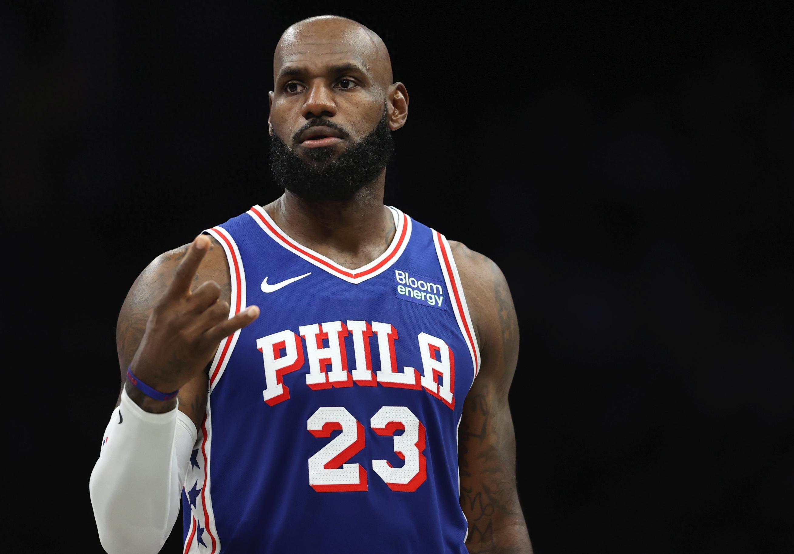 Philadelphia 76ers đang muốn chiêu mộ một trung phong mới, người từng khoác áo Lakers và từng là đồng đội của LeBron James.