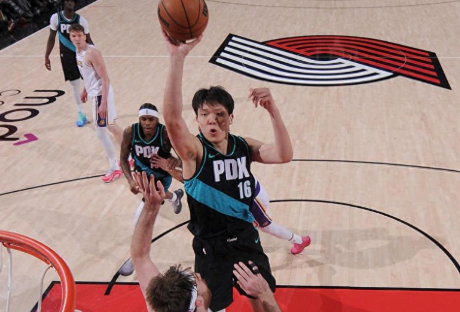 Cơ hội lại đến với Yang Hansen! Robert Grant nhiều khả năng vắng mặt hôm nay, Avdija có thể trở lại thi đấu