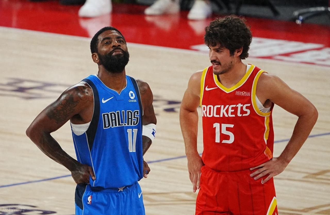 NBA China Games - Durant vắng mặt! Irving tái xuất sau 19 tháng ghi 17 điểm, Mavericks hạ Rockets