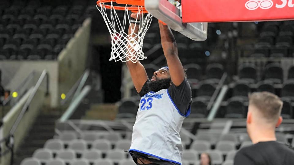 Tin vui cho Knicks! Mitchell Robinson dù gãy tay phải vẫn ra sân ở trận chung kết G1: Cần anh ấy ở khâu rebound tấn công và ghi điểm thứ hai.