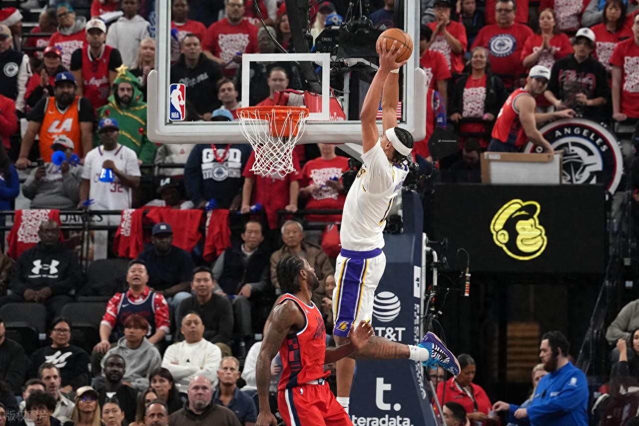 Trở lại đỉnh cao! Leonard và Harden cùng ghi tổng cộng 53 điểm, LeBron ghi 36 điểm nhưng Lakers vẫn thua Clippers