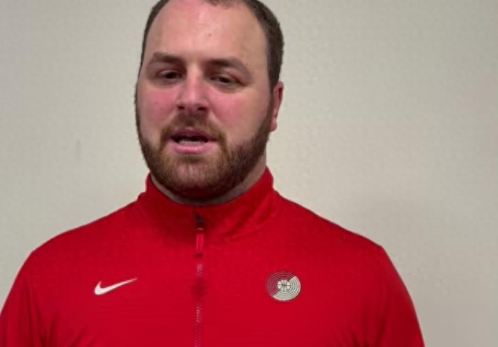 Huấn luyện viên trưởng Mix: Yang Hansen đã cải thiện rất nhiều trong việc bắt bóng bật bảng và tiếng Anh cũng tiến bộ hơn nhiều so với khi tham gia Summer League.