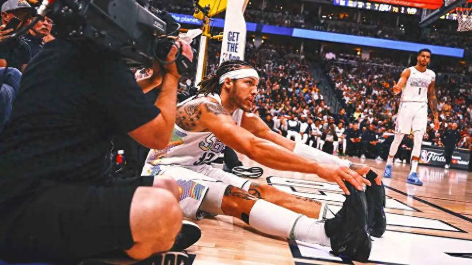 Denver Nuggets lại chịu tổn thất nặng nề! Aaron Gordon sẽ nghỉ thi đấu ít nhất 4-6 tuần do căng cơ gân chân phải, từng nghỉ 19 trận liên tiếp vì chấn thương này.