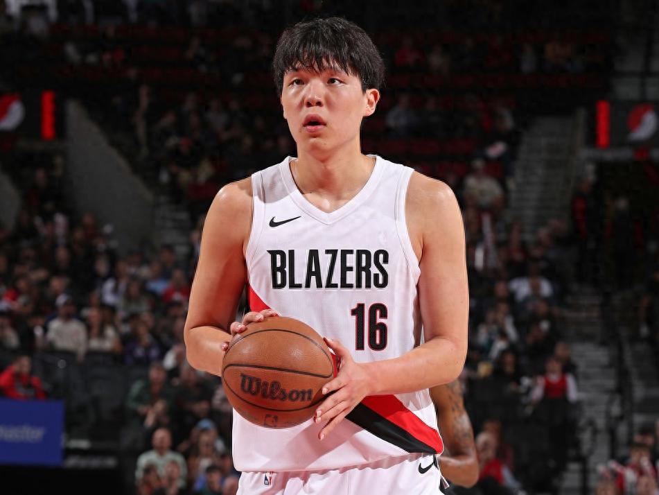 Tuo Mei: Hãy vỗ tay cho những cú ném phạt của Yang Hansen, chúng ta phải cho anh ấy cơ hội để từ từ xây dựng sự tự tin