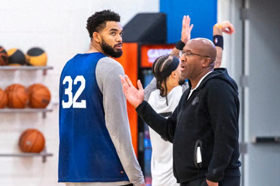 Knicks đề nghị mức lương thấp hơn trần lương tối đa 76 triệu USD! Towns buồn bã phản hồi về triển vọng gia hạn: Tình hình không khả quan
