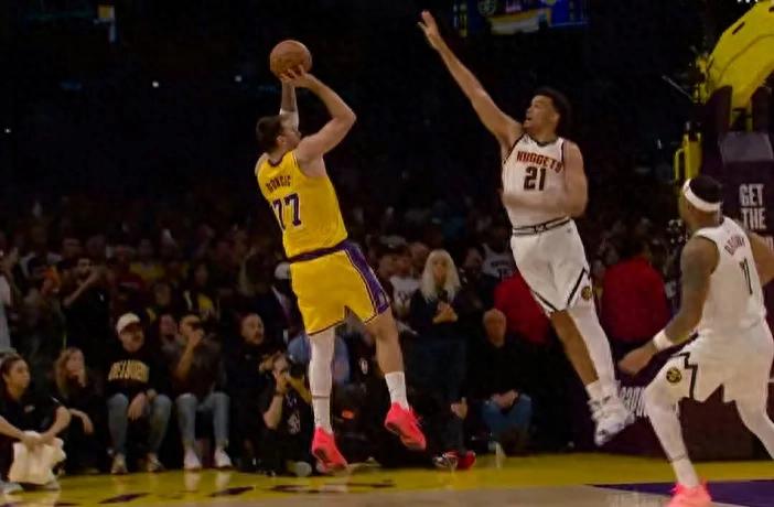 Đông Kích Kỳ ghi bàn thắng quyết định đánh bại Nuggets, trận đấu dự đoán playoff! Trận này quá kịch tính