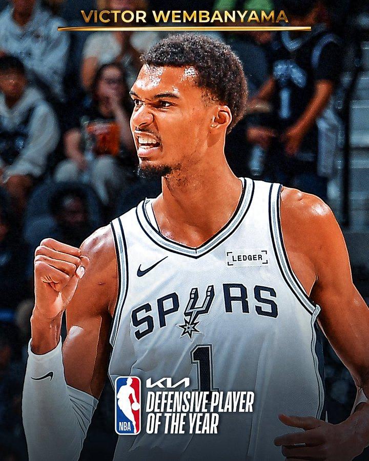 Lần đầu trong lịch sử NBA! Wembanyama được bầu chọn hoàn toàn làm Cầu thủ Phòng ngự Xuất sắc nhất, trở thành người thứ 4 trong lịch sử Spurs nhận danh hiệu này