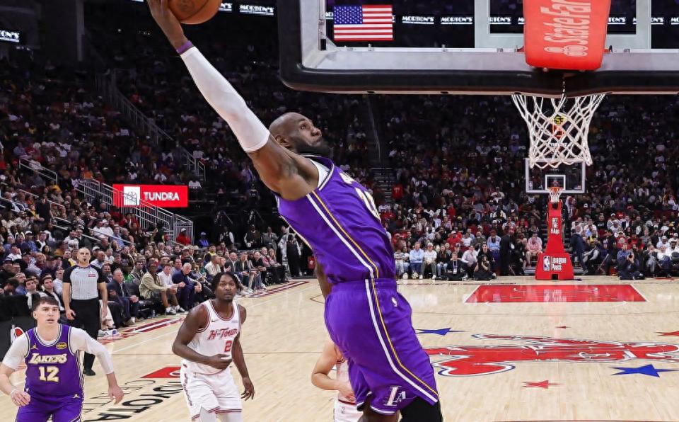 48 trận 77 lần dunk! LeBron James 41 tuổi lại lập nhiều kỷ lục phi thường, hiệu suất cao trở thành lựa chọn tấn công thứ ba