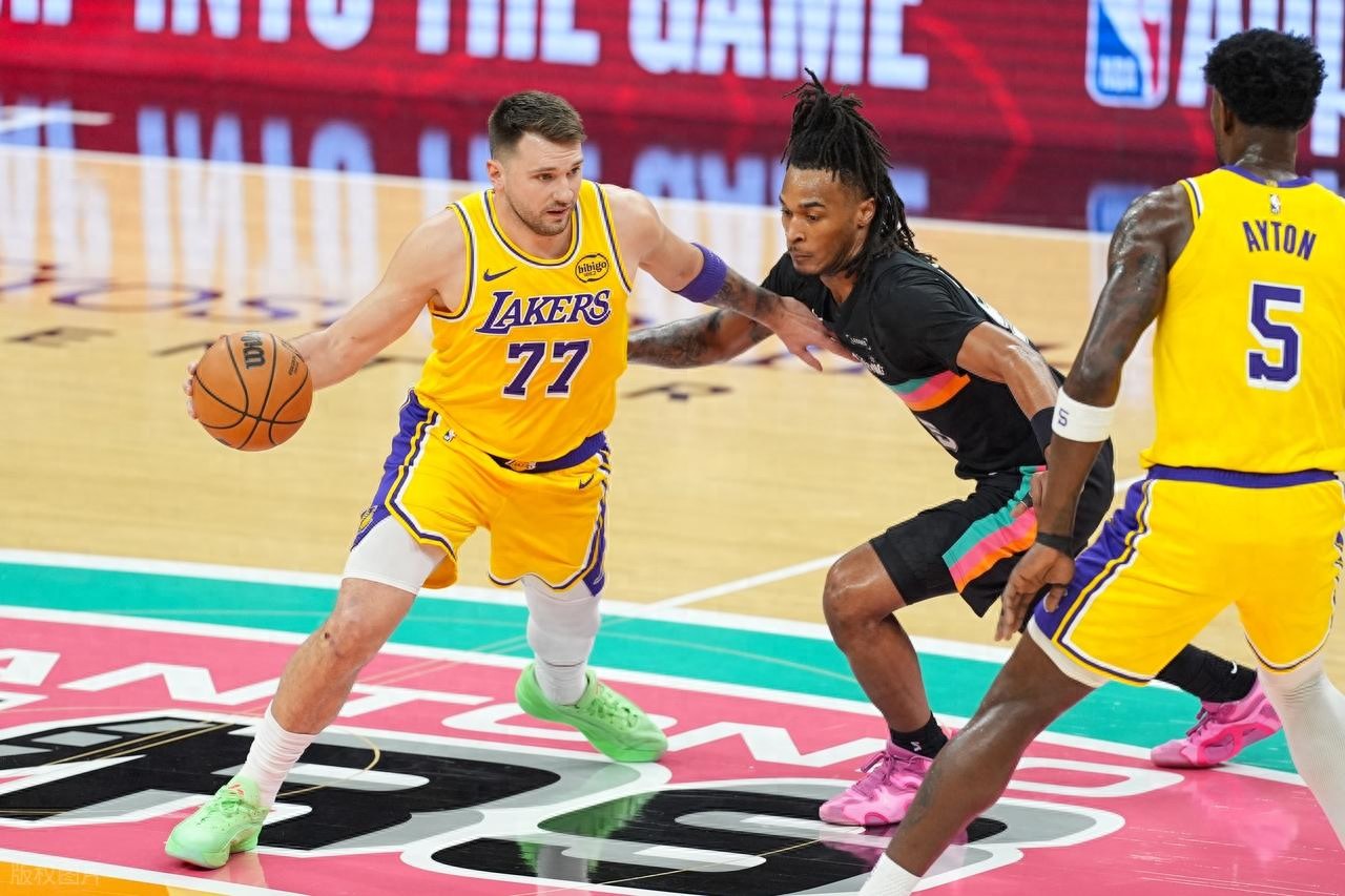 James vắng mặt! Doncic 38+10+10 không thể cứu đội, Lakers thua Spurs, mất cơ hội thắng 4 trận liên tiếp