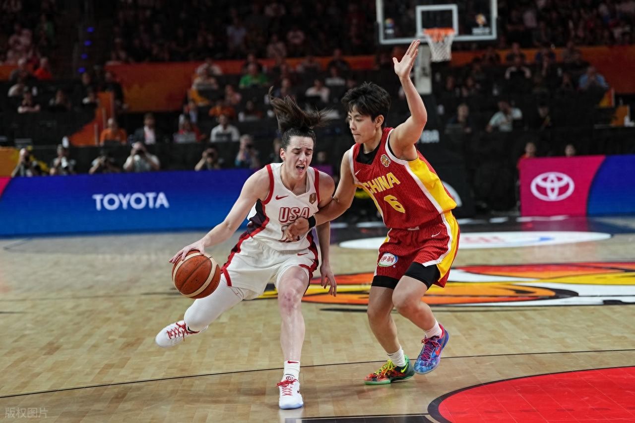 Trận ra quân World Cup thảm bại! 3 điểm 19 ném chỉ 5 trúng, Trương Tử Vũ 13 điểm 6 rebound, Đội tuyển bóng rổ nữ Trung Quốc thua đội tuyển bóng rổ nữ Mỹ