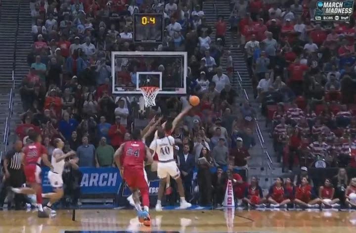 Bị loại bởi cú ghi điểm cuối cùng! Một ứng cử viên hàng đầu cho danh hiệu số một lại phải rời cuộc đua! 26.6 triệu phiếu dự đoán trong March Madness đều sai