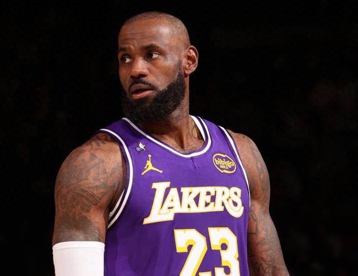 Báo cáo cho biết Lakers và LeBron James chuẩn bị chia tay! Việc ra đi đã gần như chắc chắn? Ít nhất có ba đội bóng quan tâm ký hợp đồng với anh ấy