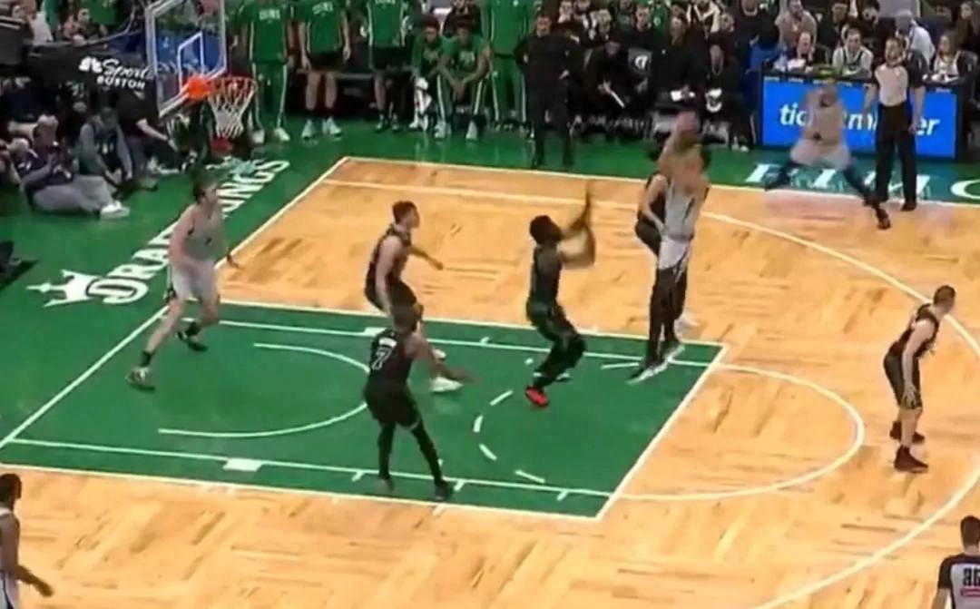 Làm thế nào để phòng thủ Văn Bân? Randall đã đưa ra câu trả lời tham khảo