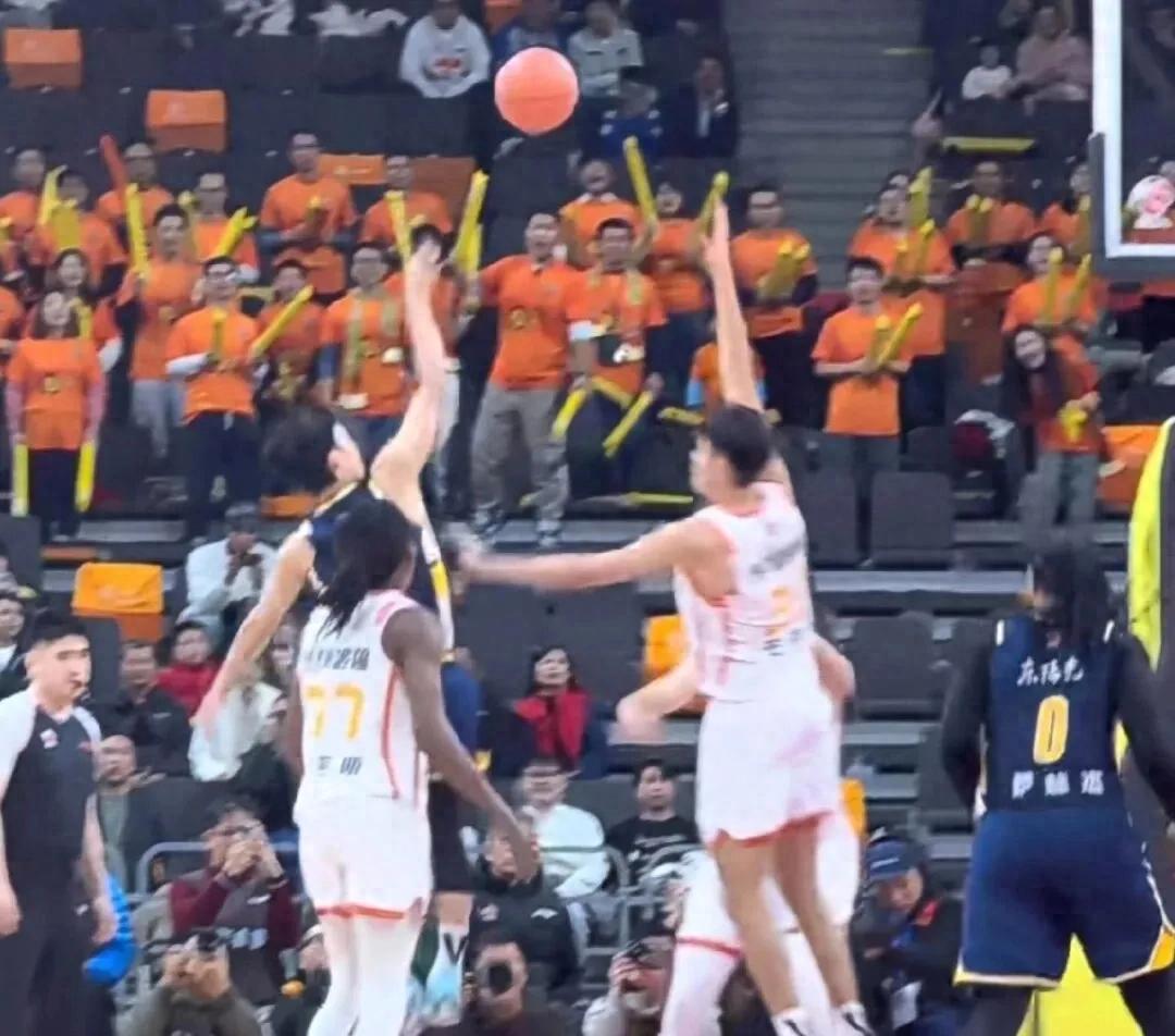 Bình luận viên chính thức của CBA, làm sao có thể như vậy? TikTok Thể thao đã phải xin lỗi ngay trong đêm!