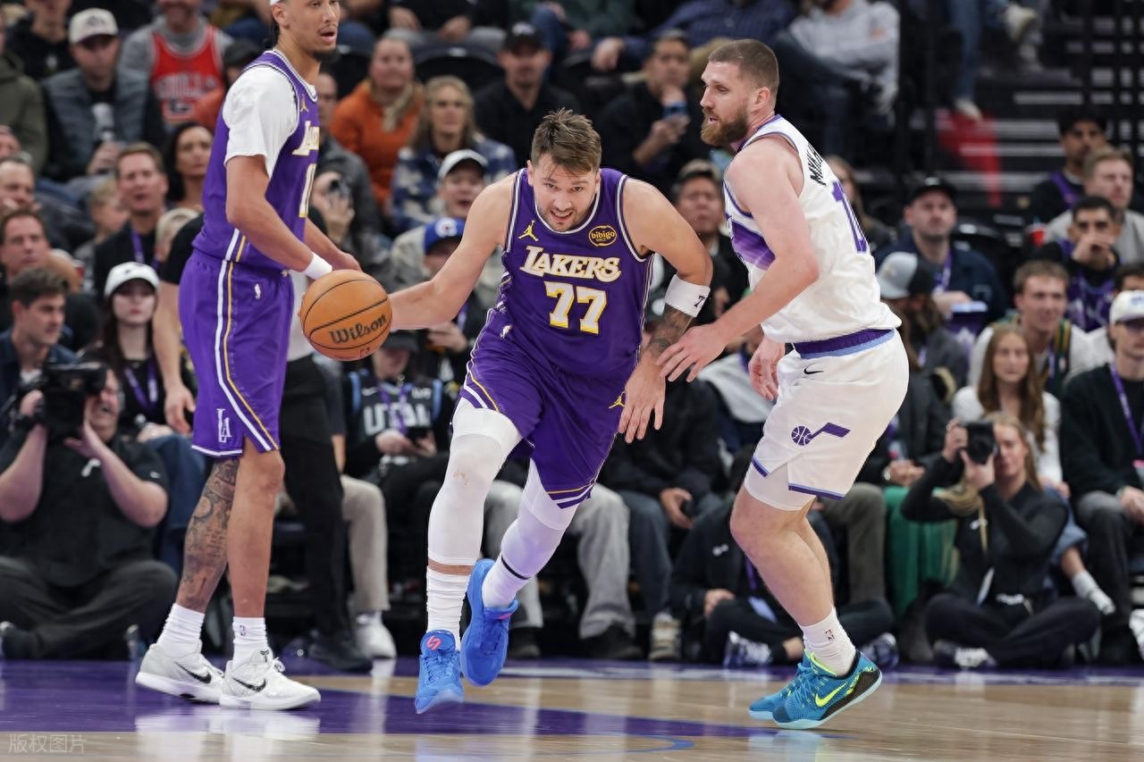 Doncic ghi 45 điểm triple-double xuất sắc, LeBron James 28+10, Lakers thắng Jazz ba lần liên tiếp trong mùa giải