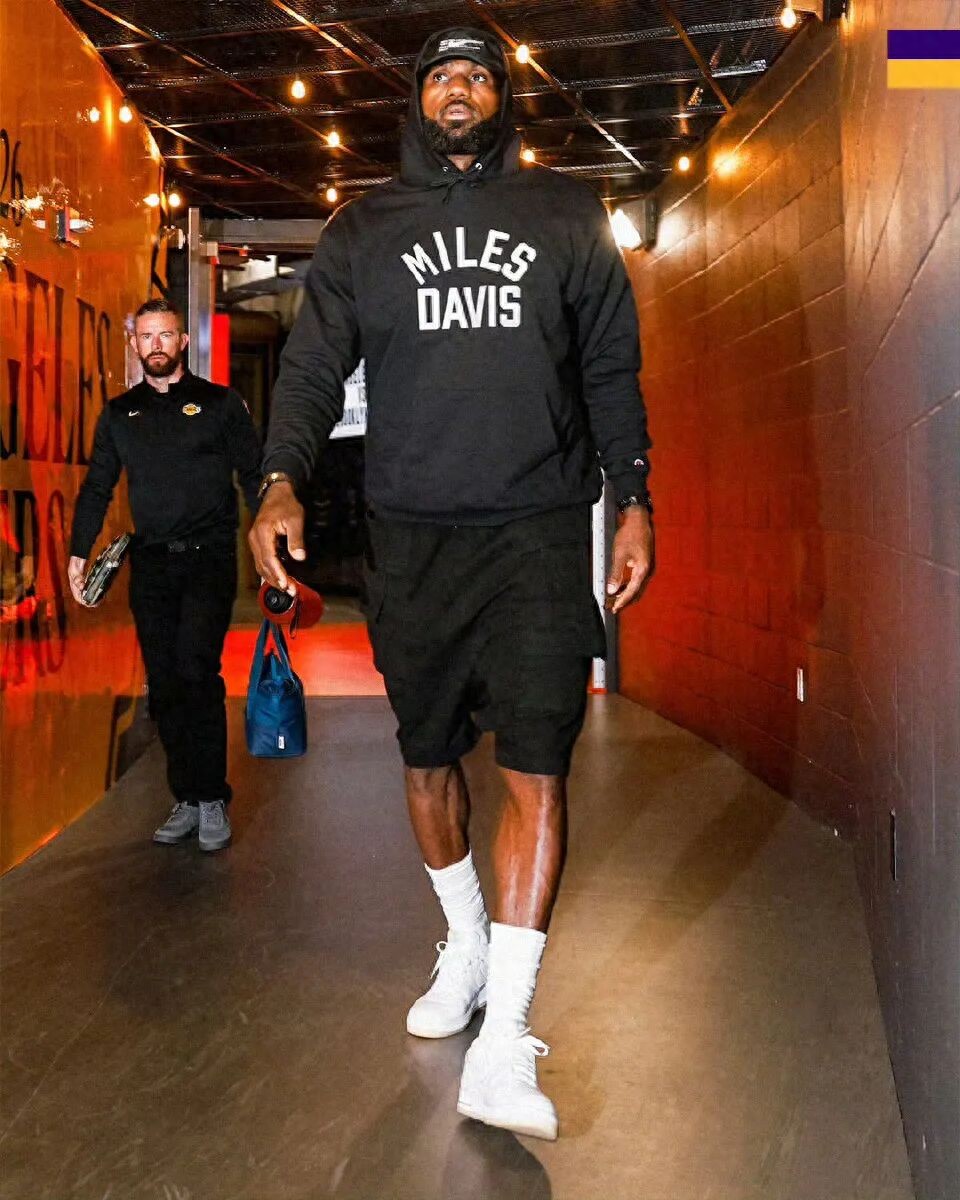 Trận đấu căng thẳng! Lakers thắng đội đứng thứ hai từ dưới lên! Doncic bị cấm thi đấu một trận!