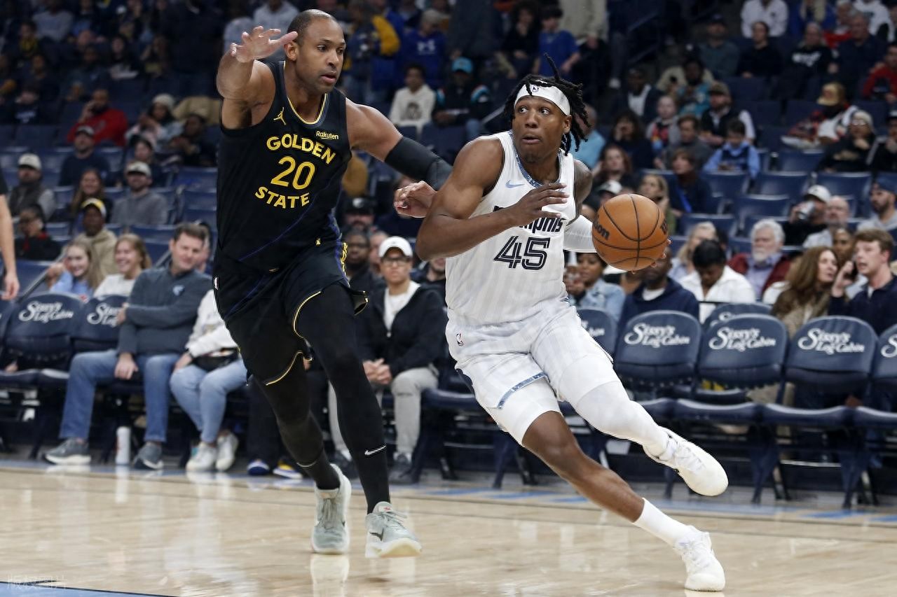 Không sợ thiếu vắng Curry! Cả đội có 8 cầu thủ ghi trên 10 điểm, ném thành công 19 quả 3 điểm, đội Warriors bình dân thắng áp đảo Grizzlies