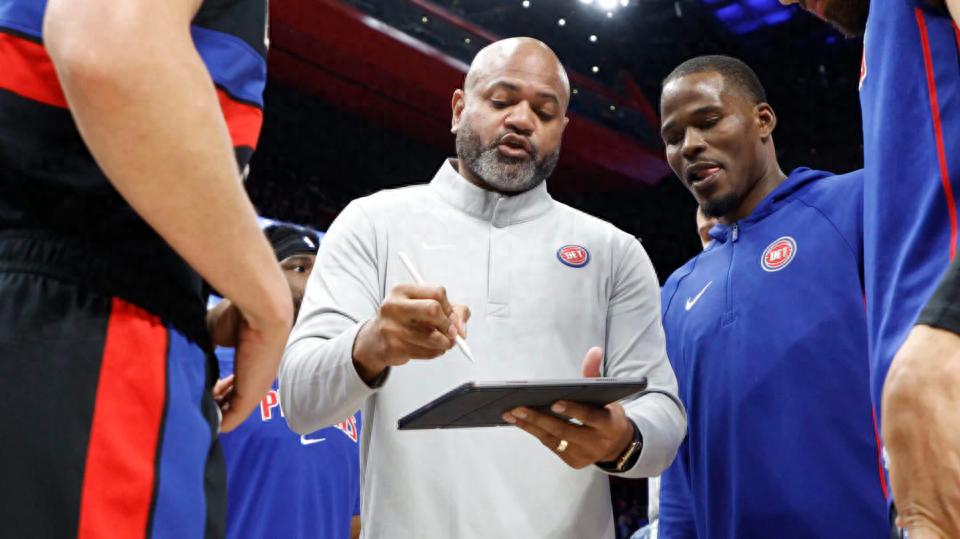 Chúc mừng! Bickerstaff giành giải Tomjanovich của mùa giải này: Chiến thắng Finch, Kerr và ba người khác