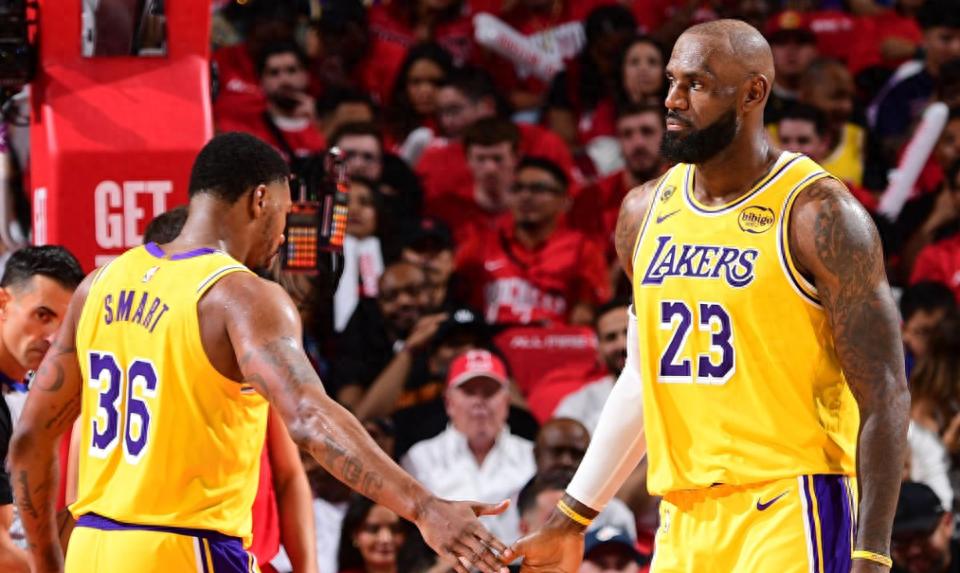 Báo cáo trọng tài G3: Bỏ qua việc Smart vào vạch + James ra biên - Rockets đáng lẽ thắng mà không cần hiệp phụ?