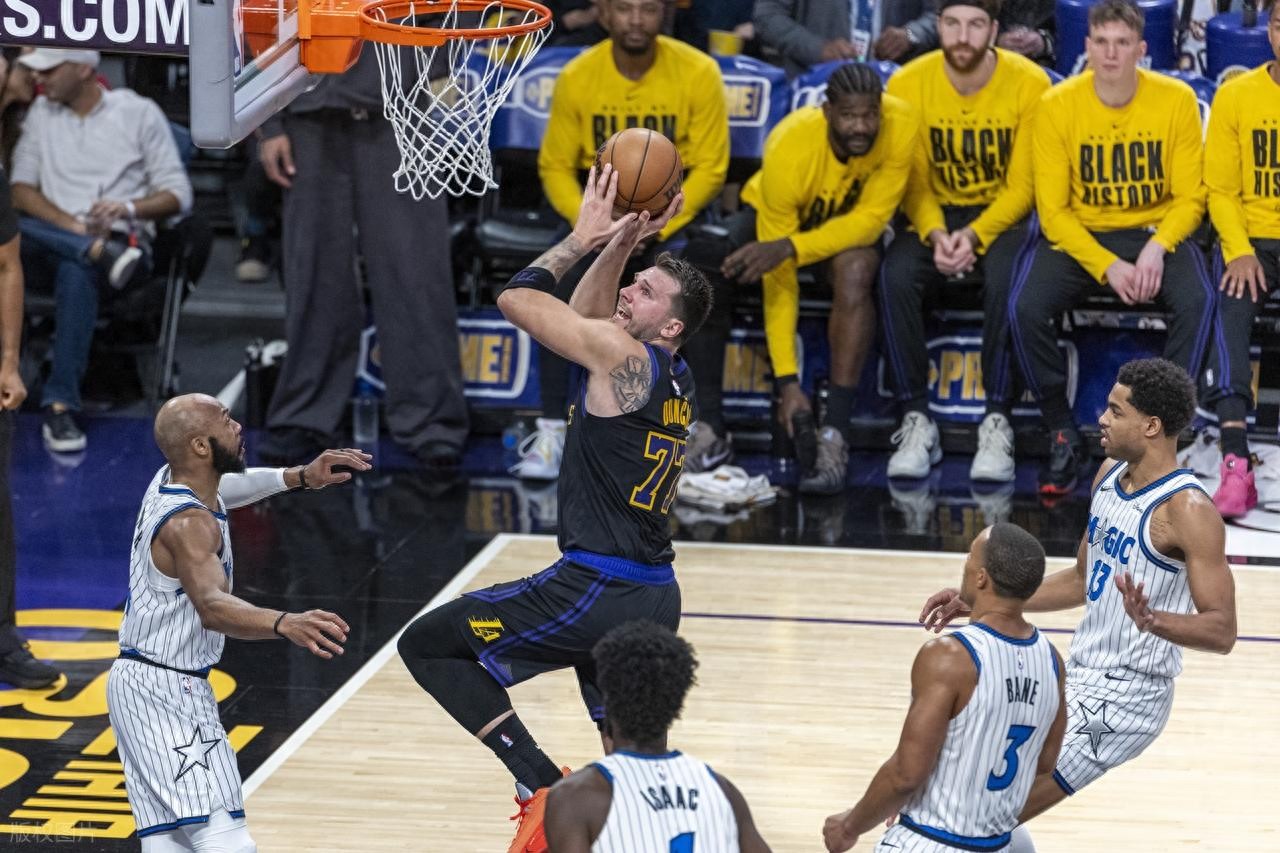 Doncic ghi 22 điểm, 9 rebounds và 15 kiến tạo, LeBron ghi 21 điểm nhưng bỏ lỡ cú ném quyết định, Banchero ghi 36 điểm, Magic thắng Lakers với cách biệt 1 điểm