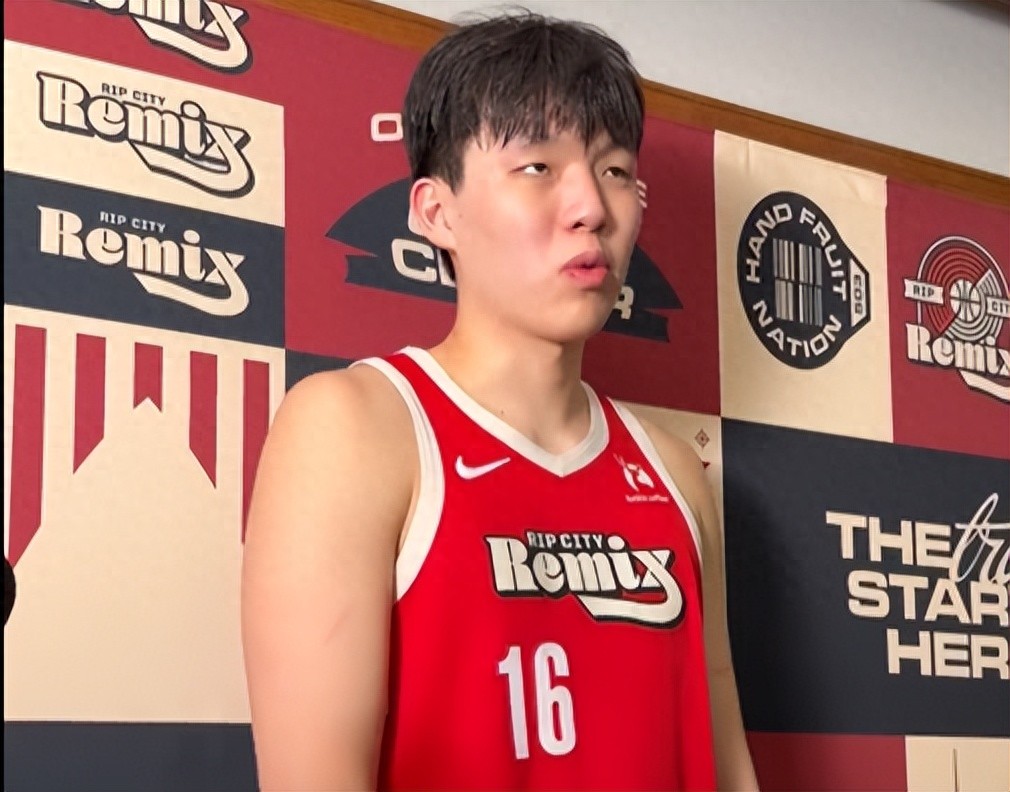 Yang Hansen tự đánh giá 18+10 là khá ổn! Trêu chọc đối thủ về thể lực: Đợi anh ta phạm sáu lỗi, tôi sẽ cười với anh ta