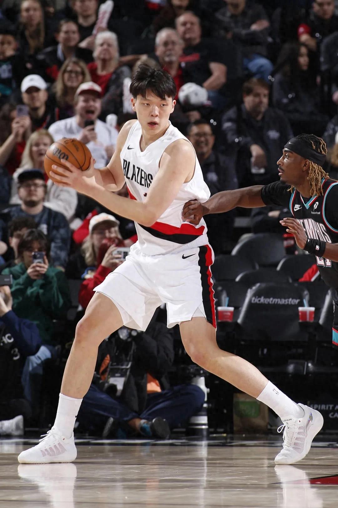 Ba phút ba lần phạm lỗi, môi trường sinh tồn của Dương Hàn Thần thật khắc nghiệt như vậy