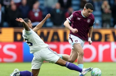 Aston Villa hụt bước trong cuộc đua Champions League