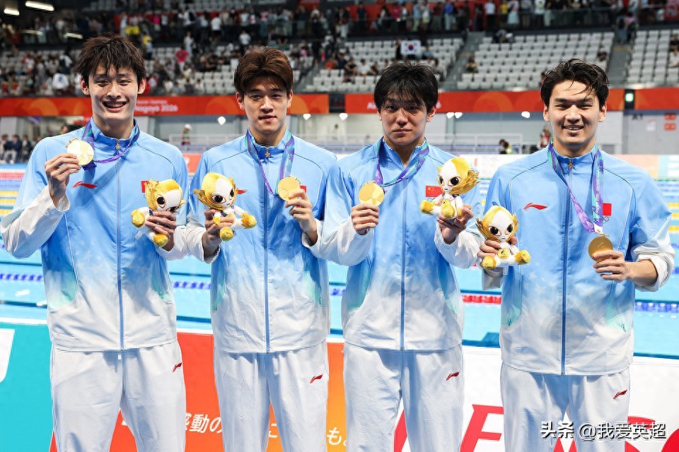 Chàng trai 22 tuổi Phan Triển Lạc giơ cao lá cờ Tổ quốc trước ống kính! Tự hào đáp trả: Rất kiêu hãnh khi đánh bại họ ngay trên sân nhà của Nhật Bản