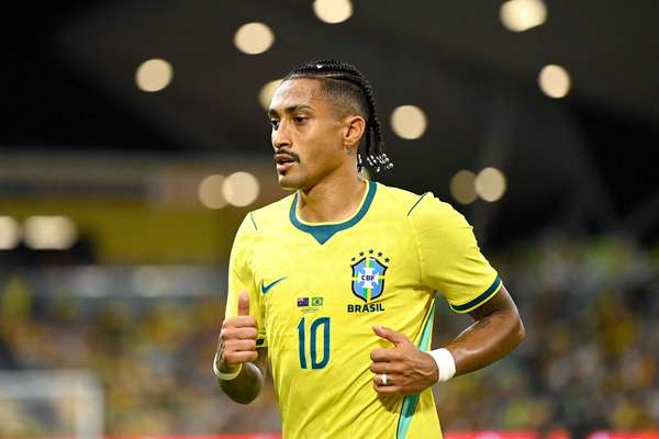 Raphinha rời trại tập trung đội tuyển Brazil sau lo ngại chấn thương trong trận giao hữu thứ hai với Australia