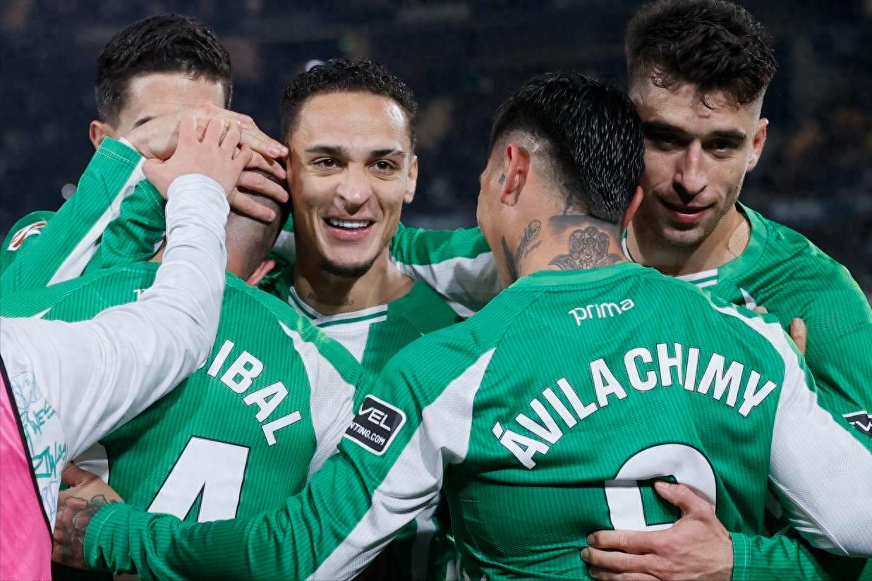 Cựu cầu thủ Man United hồi sinh tại La Liga, Anthony 25 tuổi có 3 kiến tạo trong 4 vòng đấu &amp; mùa này ghi 8 bàn, kiến tạo 7 lần, trở thành nhân tố chủ chốt của Betis.