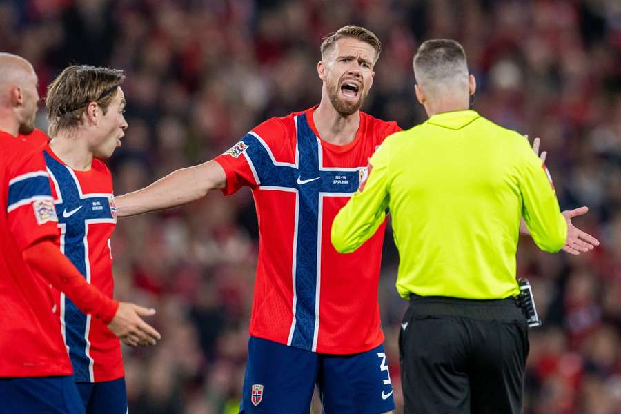 Sau câu chuyện cổ tích tại World Cup, Na Uy đang đối mặt với cuộc khủng hoảng hàng phòng ngự tồi tệ nhất trong 43 năm.