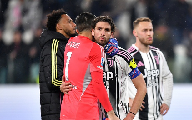Juventus: Giấc mơ tan trên chấm penalty?