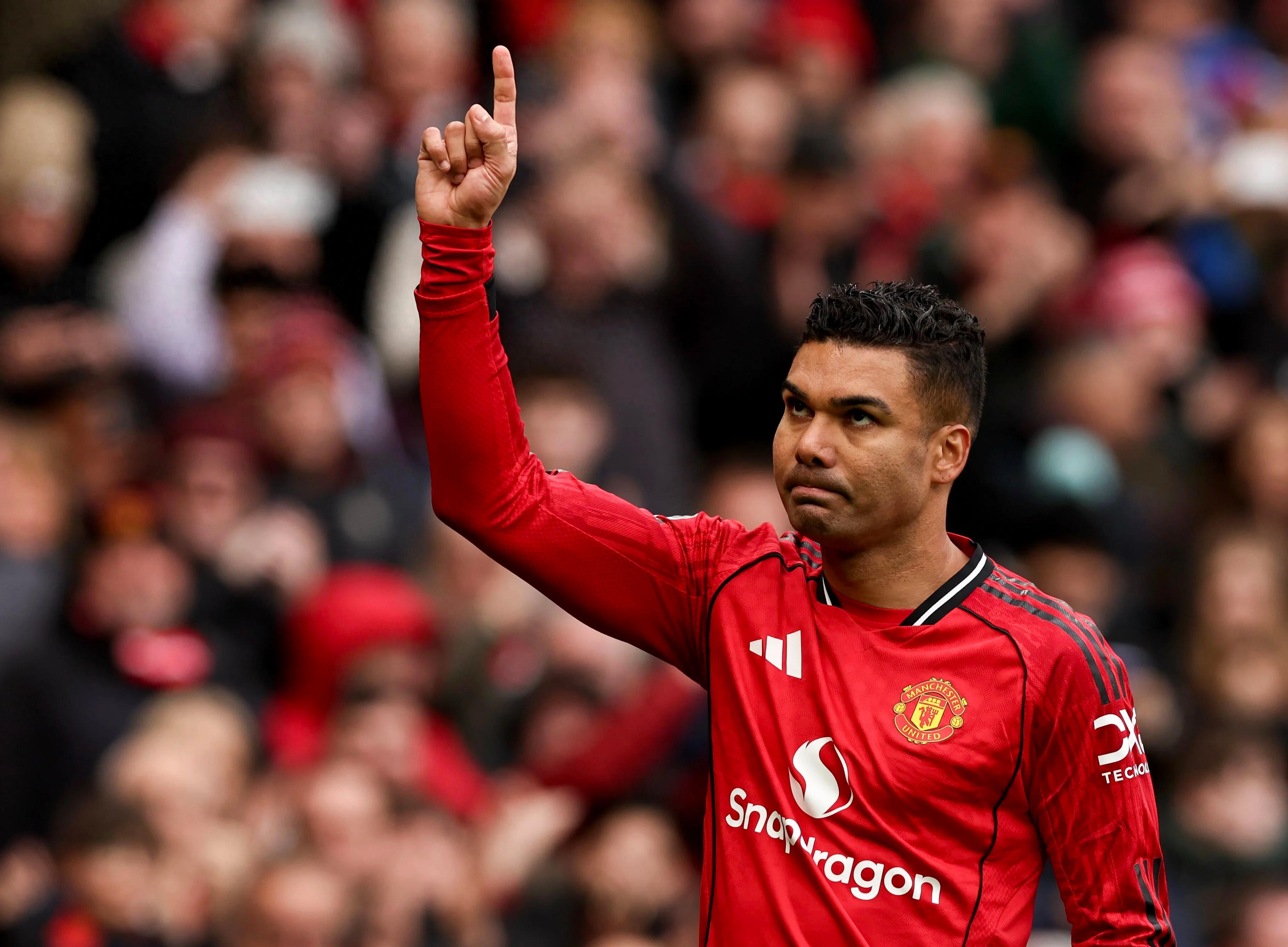Đồng đội Manchester United thuyết phục không thành, Casemiro nhìn thấu tâm ý quyết định ra đi! Đội bóng tiếp theo được hé lộ