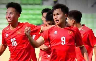 CĐV ĐNÁ sửng sốt khi U19 Việt Nam trình làng 'siêu tiền đạo' 3 bàn/1 trận