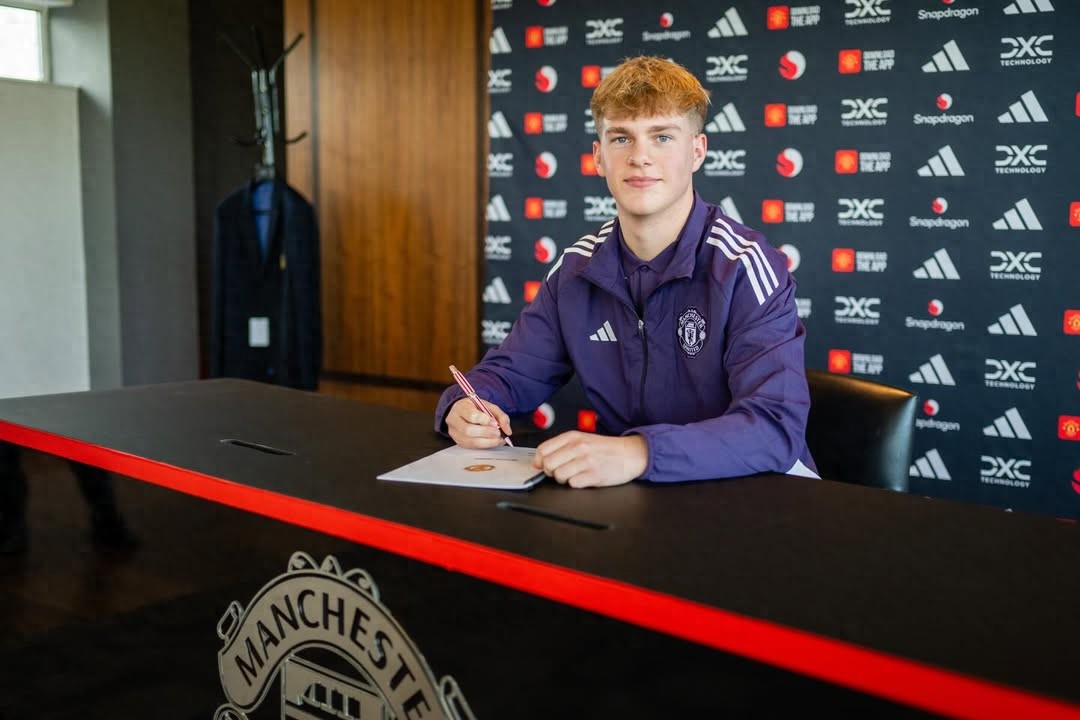 Man United chính thức công bố ký hợp đồng với một thủ môn! Amolin phủ nhận việc không tin tưởng đào tạo trẻ, nhưng không đảm bảo sao trẻ mới sẽ được ra sân