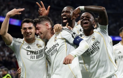 Valverde lập hattrick, Real Madrid đặt một chân vào tứ kết Champions League