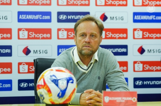 HLV Polking nói gì khi CAHN thắng đậm 6-1 đối thủ?