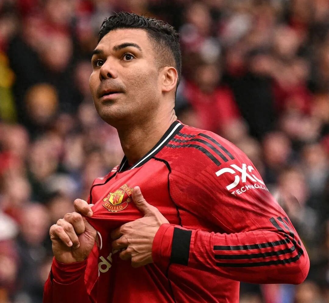 Sân nhà Manchester United với 70 nghìn người hô vang "Casemiro hãy chơi thêm một năm!" - Thể hiện tốt càng khó giữ chân, ông chủ Ratcliffe lạnh lùng