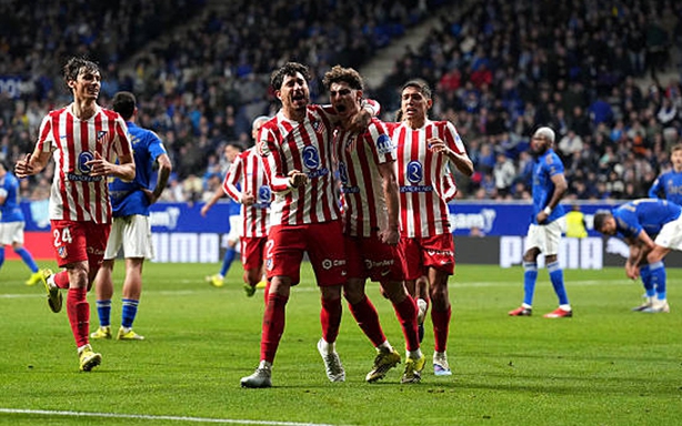 Atletico Madrid: Cờ trên tay Alvarez
