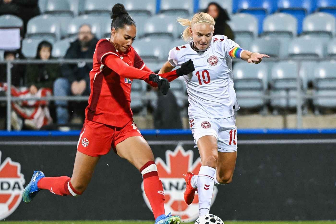 Đội tuyển nữ Đan Mạch bị Canada gỡ hòa ở phút cuối và thua trên chấm luân lưu trong trận giao hữu
