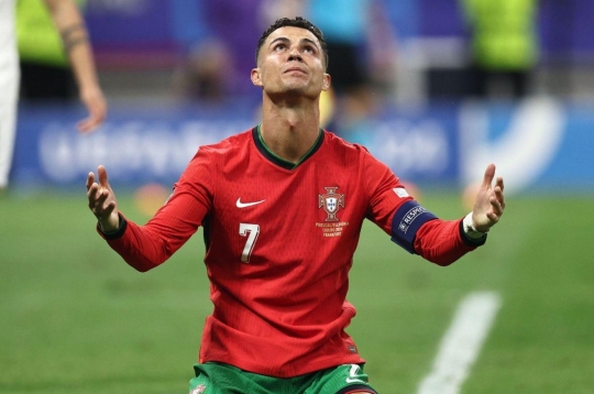 Ronaldo và ĐT Bồ Đào Nha nhận tin không thể buồn hơn trên BXH FIFA