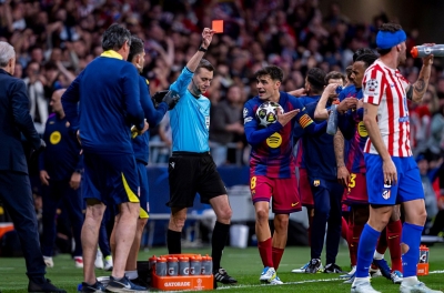 Tranh cãi dữ dội trong trận thua của Barca trước Atletico Madrid